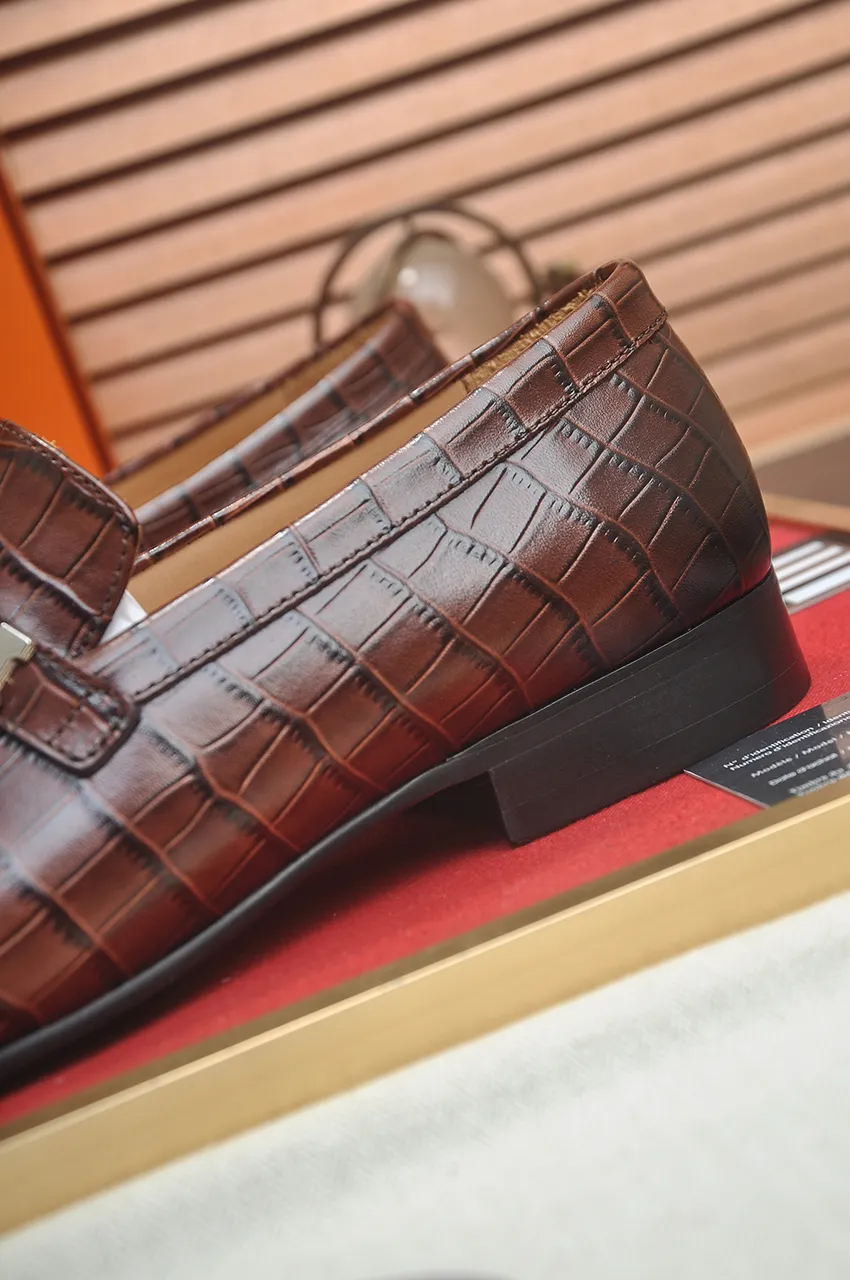 Men's shoes💰540💶[HERMES] (cowhide lining)🍀Italian top luxury🍀He does not pursue novel styles and gorgeous colors, but attracts the favor of successful men with his flawless, elegant and classic style. Formal leather shoes This very comfortable, simple and stable style allows you to easily match any style! The pattern is absolutely 1:1 refined from the original case, and we strive for excellence in materials, imported cowhide + cowhide lining💪💪💪extraordinary texture👍! .Code number: 39-45 (45 customized)